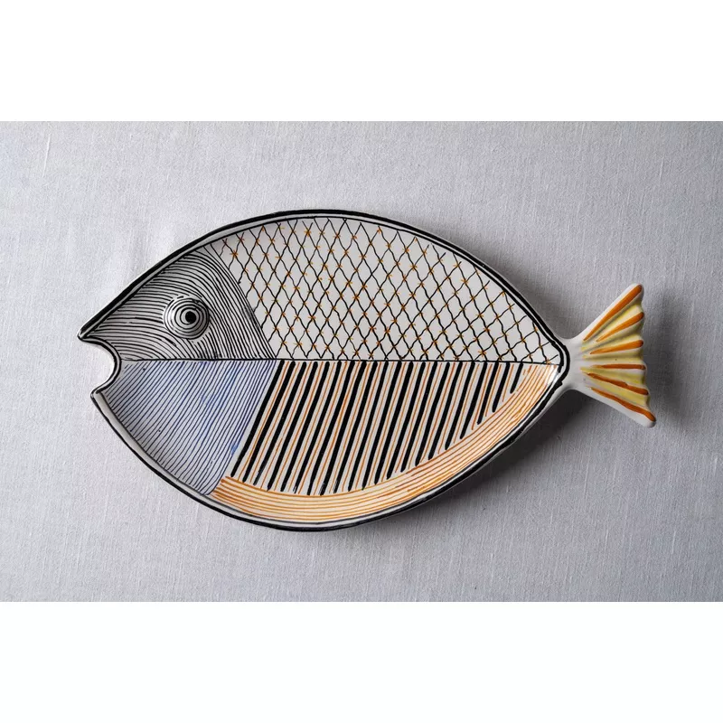 Fish Plate Long (L) Discrete Looks Black